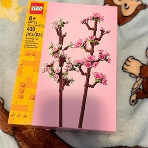 LEGO Cherry Blossom. New. 430 Pieces.